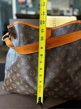 Louis Vuitton Delightful MM Monogram with original box, dust bag and paperwork.